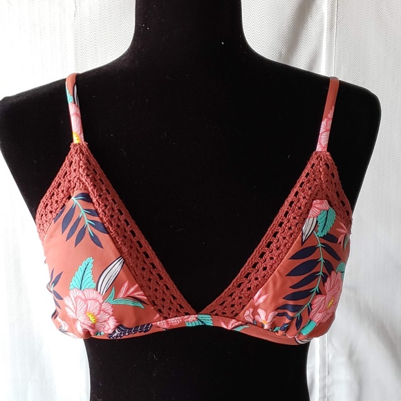 Xhiliration Crochet Triangle Bikini Top - Picture 1 of 6